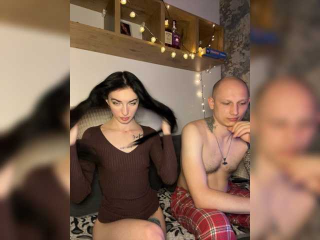 Entra en el chat con el modelo Dark-Luna Dark-Luna