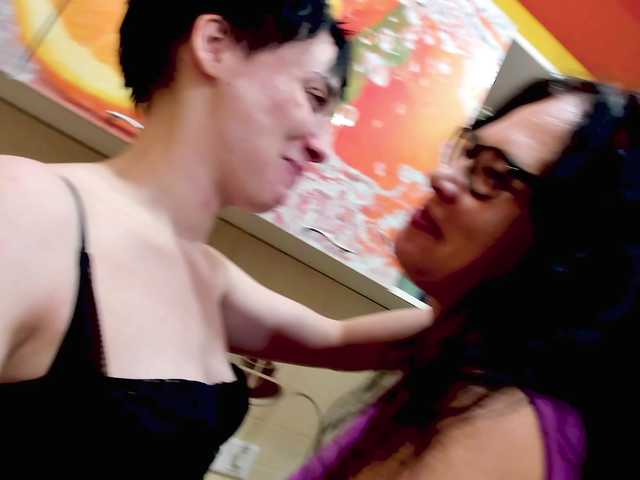 Accedi alla chat con il nickname VikixEricka VikixEricka