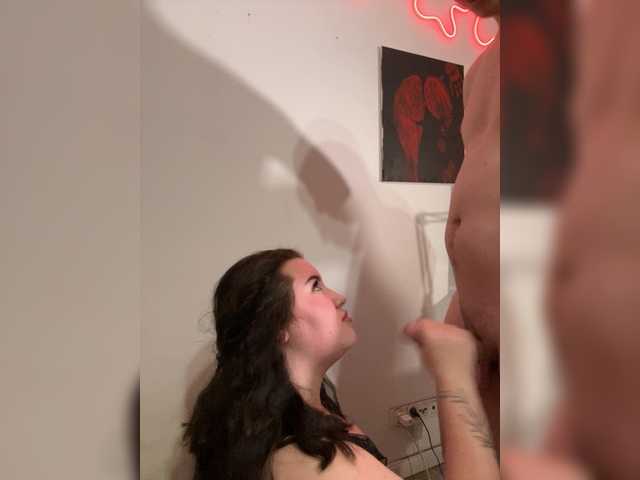 Entra en el chat con el modelo MoonAura MoonAura