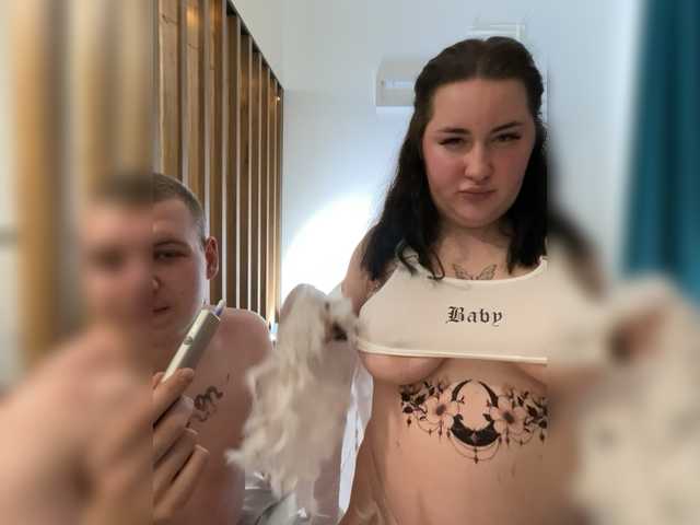 Accedi alla chat con il nickname MoonAura MoonAura