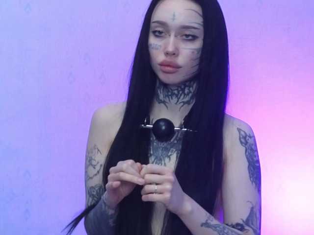 Entra en el chat con el modelo somniya somniya