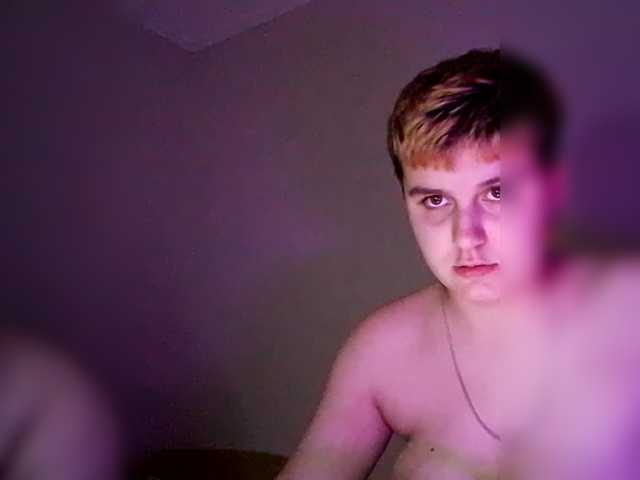 Accedi alla chat con il nickname 2Lesbians 2Lesbians