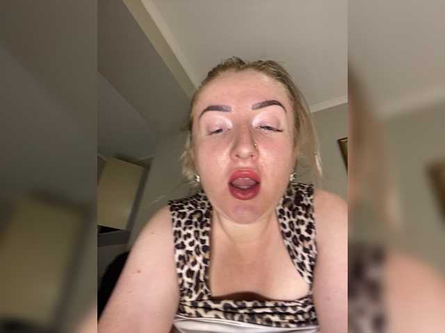 Entra en el chat con el modelo BonnyMyriam BonnyMyriam