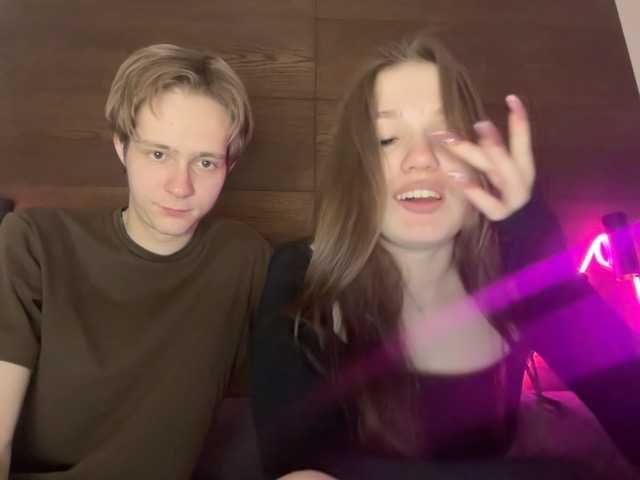 Entra en el chat con el modelo titsDestroy2007 titsDestroy2007