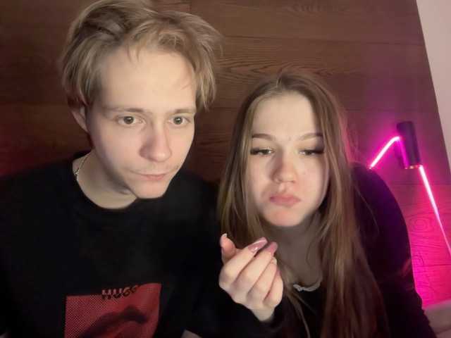 Entra en el chat con el modelo titsDestroy2007 titsDestroy2007