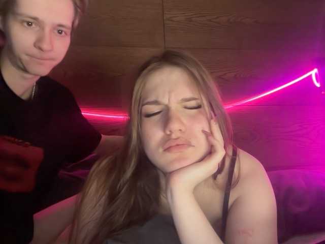 Entra en el chat con el modelo titsDestroy2007 titsDestroy2007