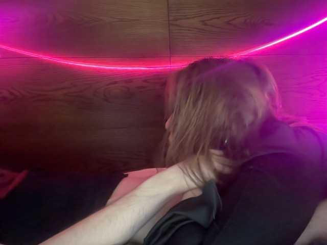 Entra en el chat con el modelo titsDestroy2007 titsDestroy2007