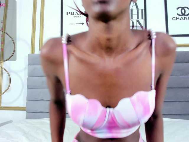 Gratis Live Sexcam mit Ririblonde Ririblonde