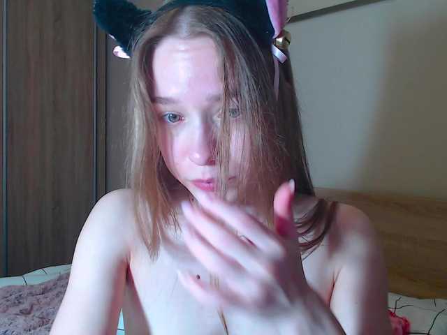 Entra en el chat con el modelo BunnyRin BunnyRin
