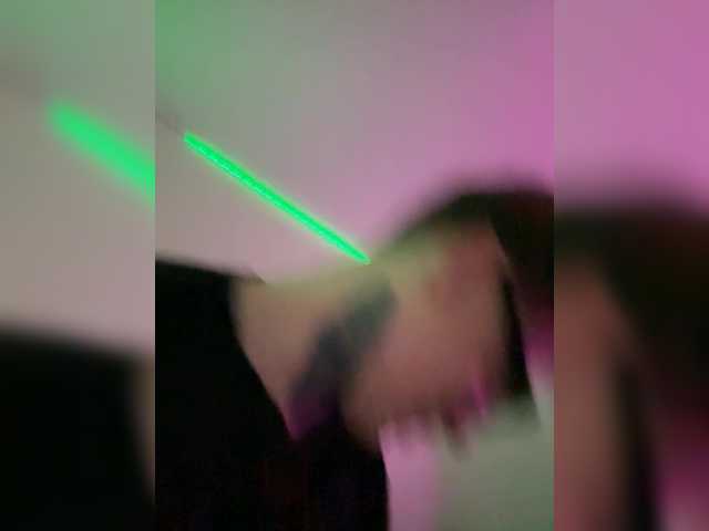 Entra en el chat con el modelo CRYBABYCRY CRYBABYCRY