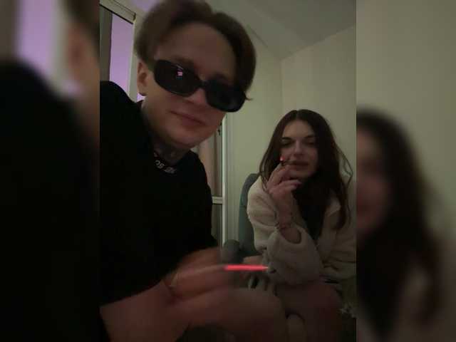 Entra en el chat con el modelo CRYBABYCRY CRYBABYCRY