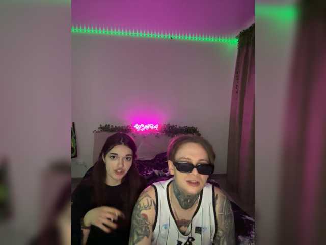 Vai a chattare su CRYBABYCRY CRYBABYCRY