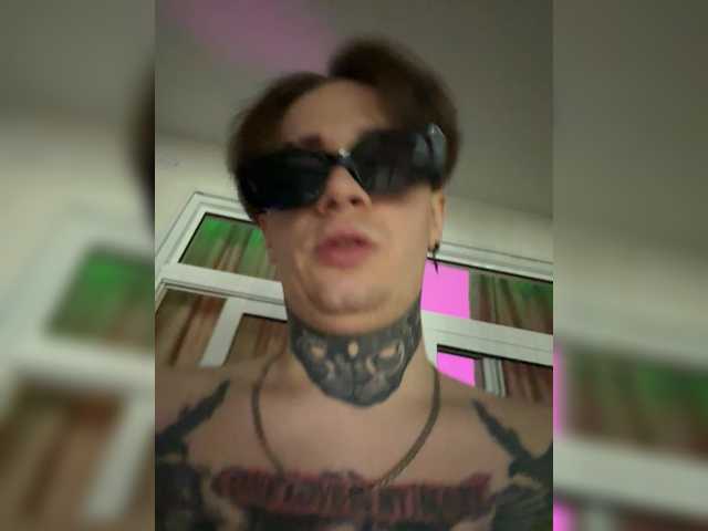 Vai a chattare su CRYBABYCRY CRYBABYCRY