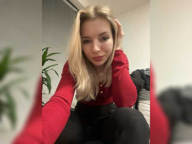 Entrez le videochat erotique avec le
modèle miahollis miahollis