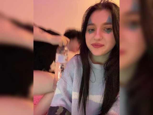 Entra en el chat con el modelo PinkyPai PinkyPai