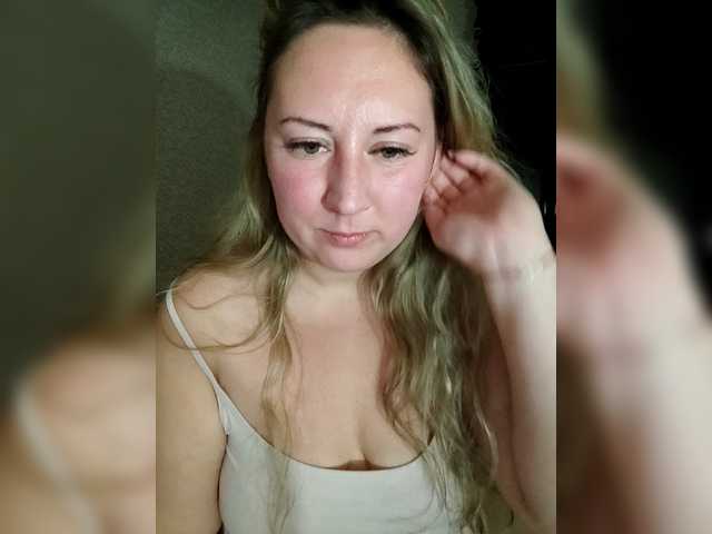 Entra en el chat con el modelo AlexAna AlexAna