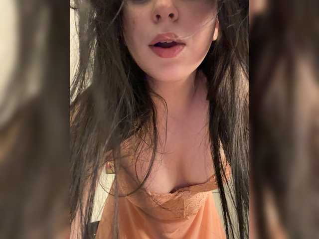 Entra en el chat con el modelo Kssksen Kssksen