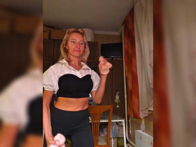 Entrez le videochat erotique avec le
modèle ARotikA ARotikA