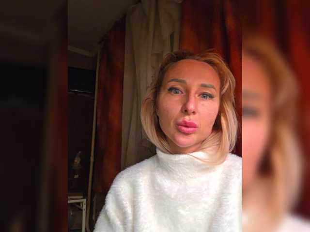 Entra en el chat con el modelo ARotikA ARotikA