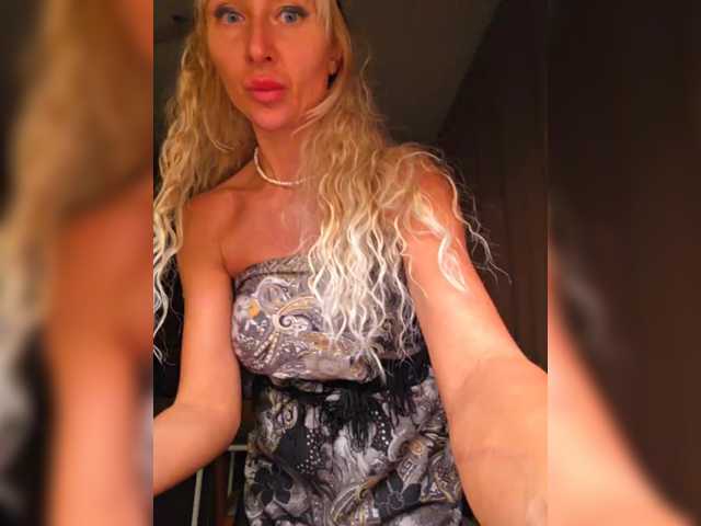 Entra en el chat con el modelo ARotikA ARotikA