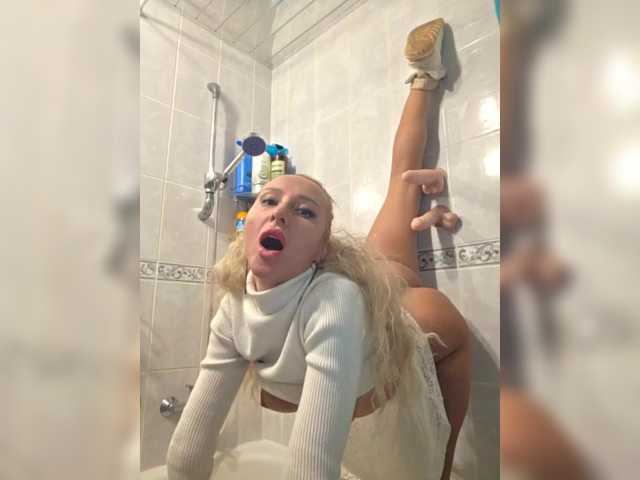 Entra en el chat con el modelo ARotikA ARotikA