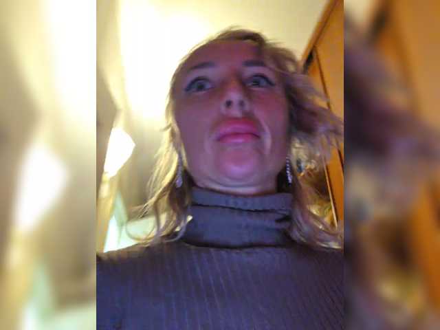 Entrez le videochat erotique avec le
modèle ARotikA ARotikA