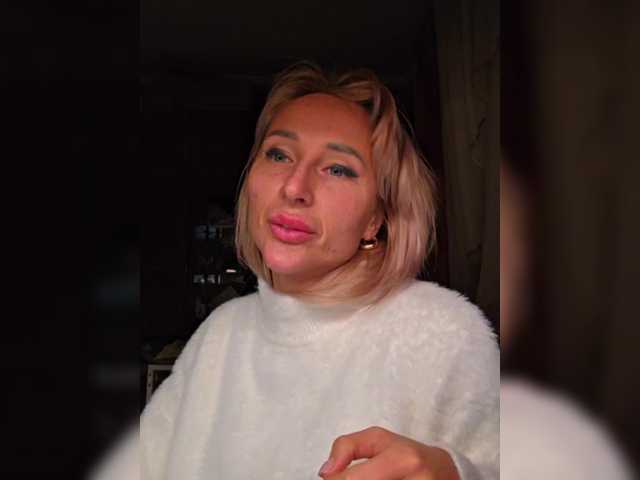 Entra en el chat con el modelo ARotikA ARotikA