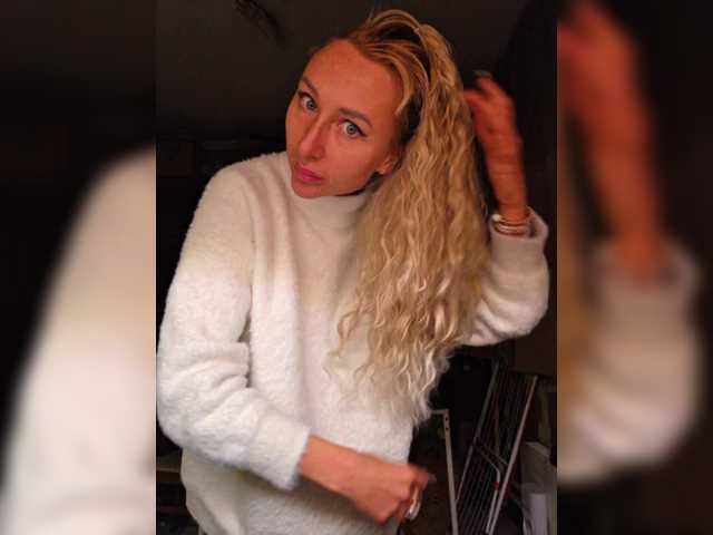 Entra en el chat con el modelo ARotikA ARotikA