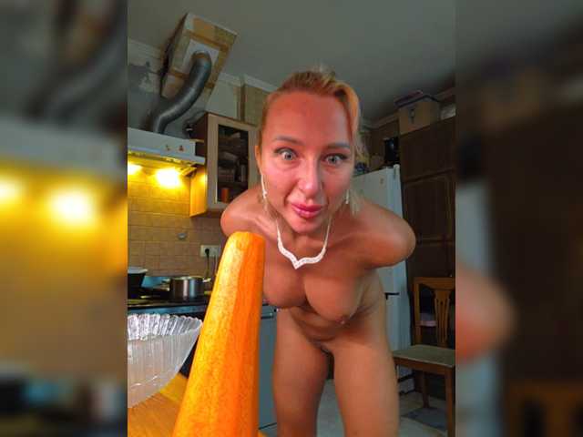 Entra en el chat con el modelo ARotikA ARotikA