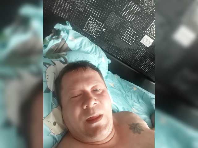 Entra en el chat con el modelo EvgeniiElena1 EvgeniiElena1