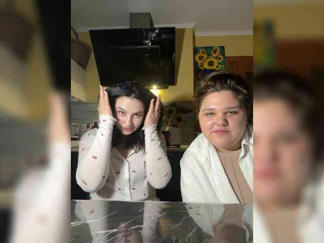 cute2girlscam's Sexcam