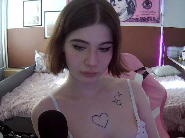 Entrez le videochat erotique avec le
modèle KrissCherri KrissCherri