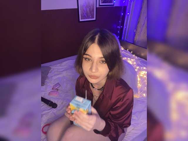 Entra en el chat con el modelo KrissCherri KrissCherri