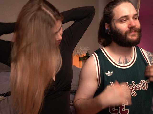 Vai a chattare su sashahoneyvice sashahoneyvice