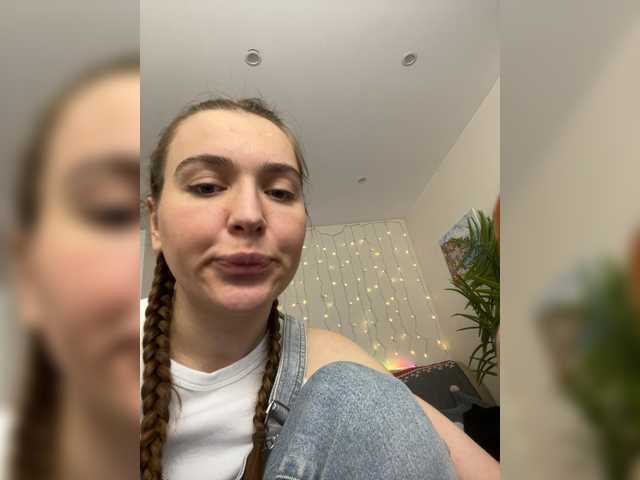 Entra en el chat con el modelo radianttwoX radianttwoX