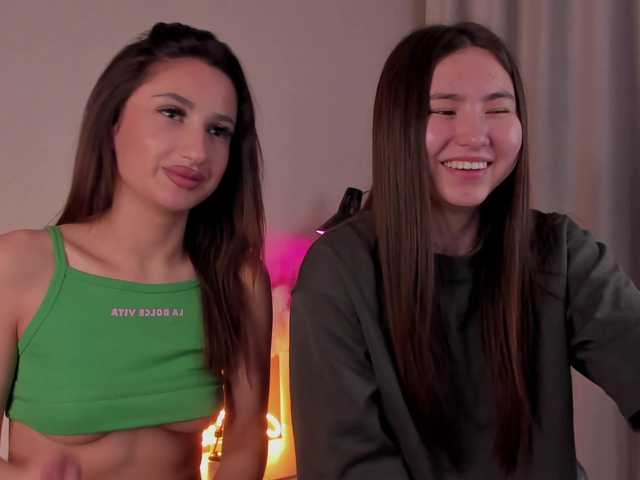 Entrez le videochat erotique avec le
modèle twomoonss twomoonss