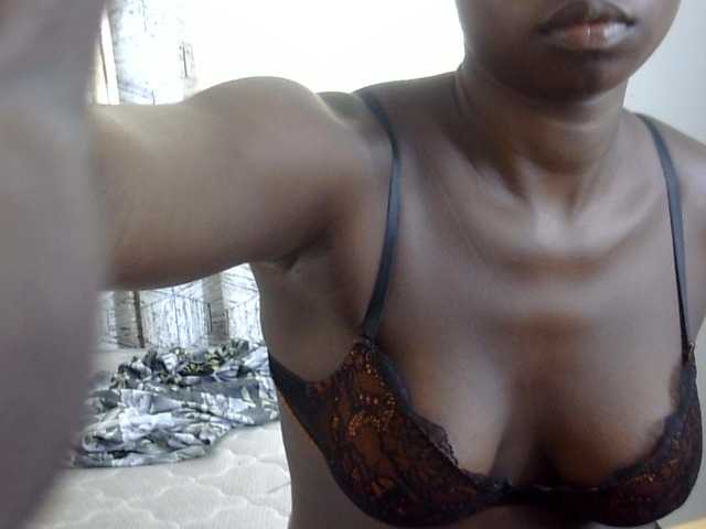 Vai a chattare su QueenB1 QueenB1