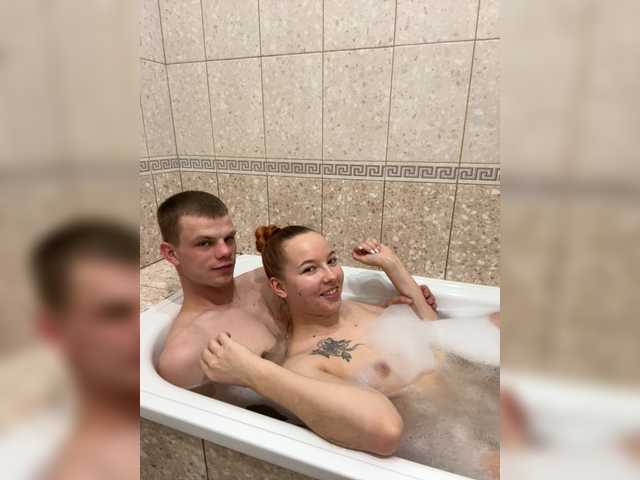 Accedi alla chat con il nickname Bunniesss Bunniesss