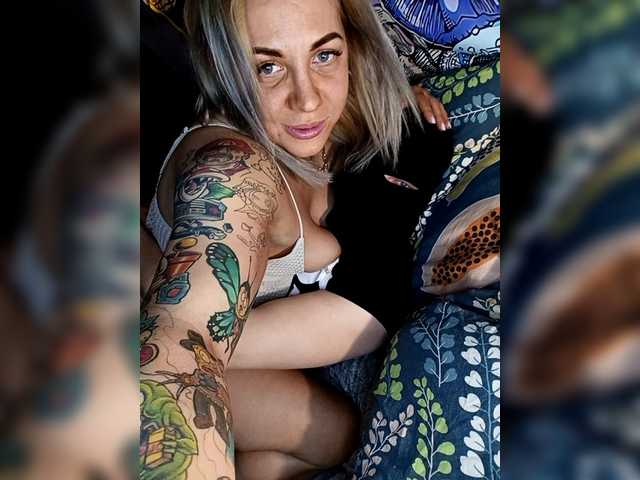 Accedi alla chat con il nickname Milf-hot77 Milf-hot77