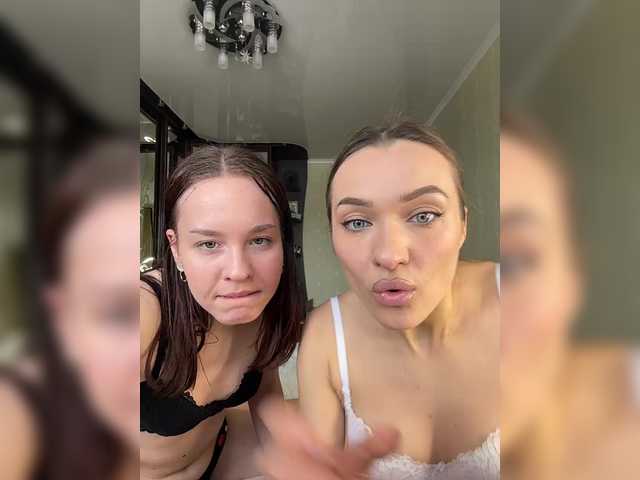 Accedi alla chat con il nickname Show-girls Show-girls