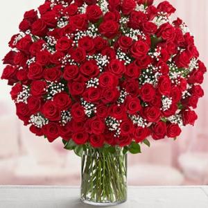 Big bouquet of red roses