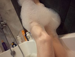LoveLama live cam model at BongaCams