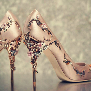 2500 tokens Gold Heels
