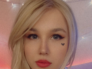 Red lips and curled hair