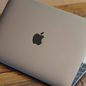 MacBook