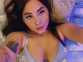 Watch  LilithRosee live on cam at BongaCams