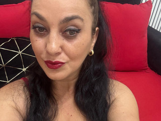 feeling playful and ready to tease you. Come join