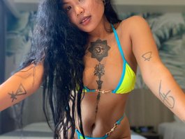 Watch  AngelicNicole live on cam at BongaCams