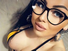 DivineAnne webcam model