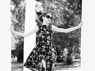 B&W